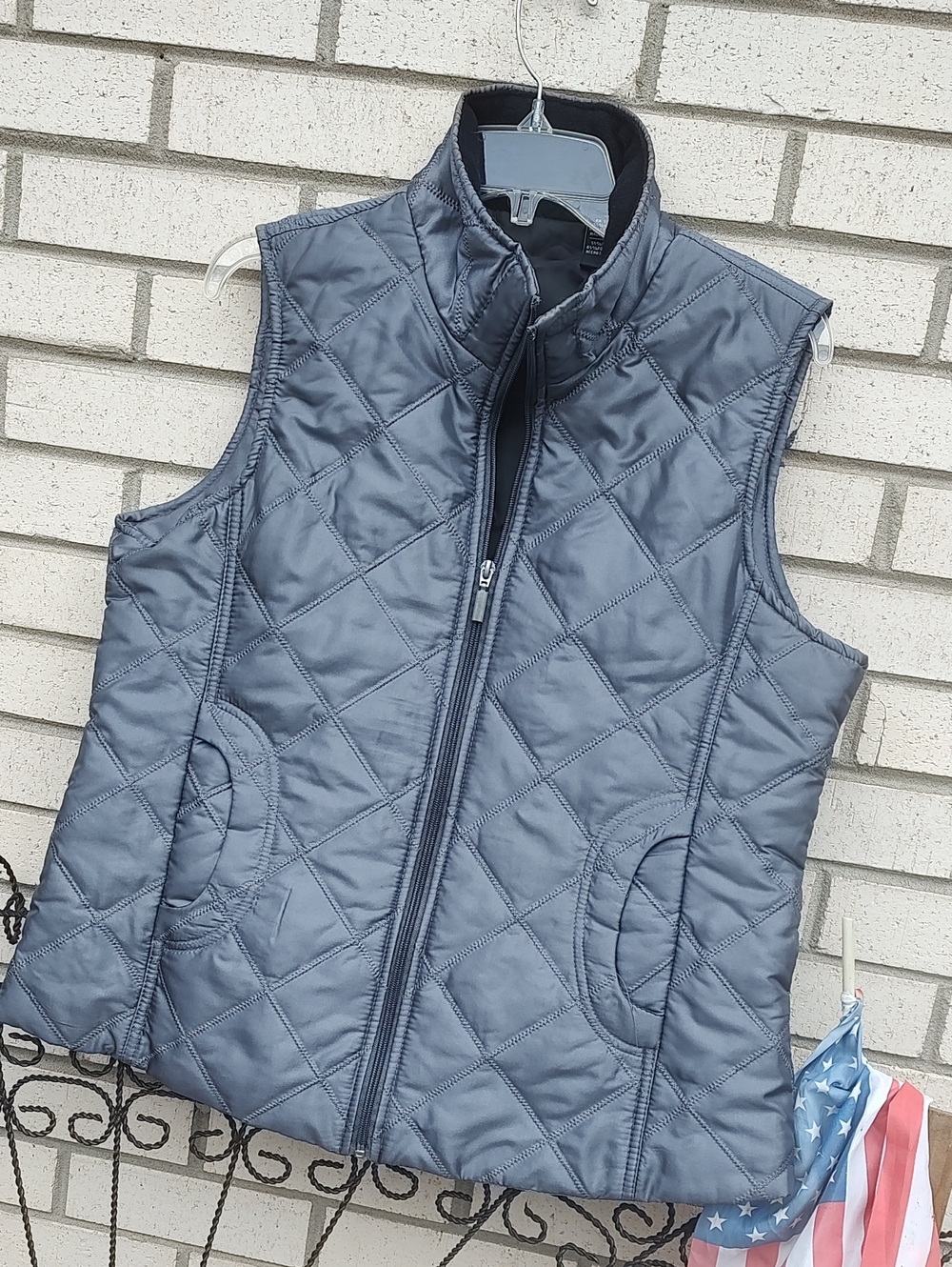 Jane Ashley/ Gray Sleeveless Vest